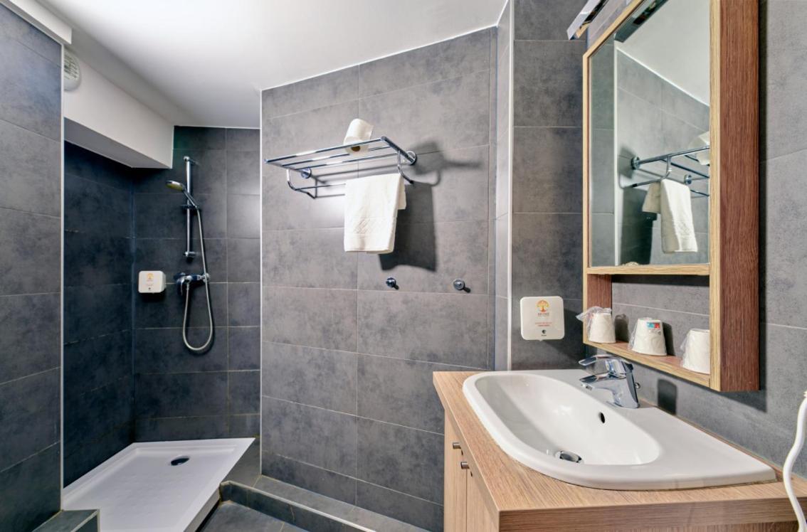 Triple Room,1559684083:JPEG